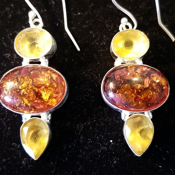 WONDERFUL EARRINGS NWOT - Picture 2 of 7